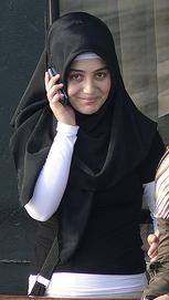 arab girl cell phone Social Networking Comes to the Arab World    Will Peace Follow?
