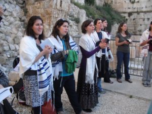 Women_of_the_Wall_Standing_at_Prayer