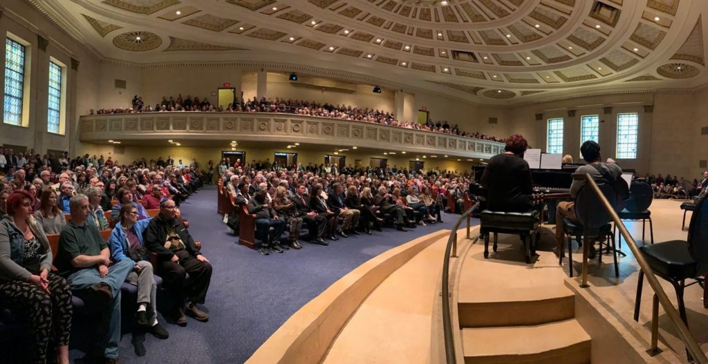 Temple Israel was full with attendees at a vigil on Oct. 28, 2018, for those murdered at the Tree of Life synagogue in Pittsburgh. (Photo by Lonny Goldsmith/TC Jewfolk)