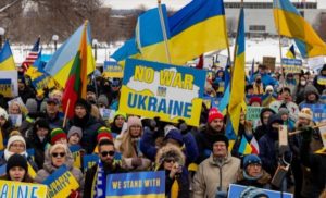 An estimated 500 people attended the #StandWithUkraineMN rally March 6 at the State Capitol. (Ethan Roberts Photography/JCRC).
