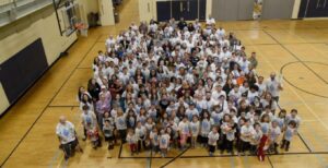 Mount Zion volunteers at Neighborhood House for Yom Maasim Tovim on May 7. (Photo by Sue Lund Photography).