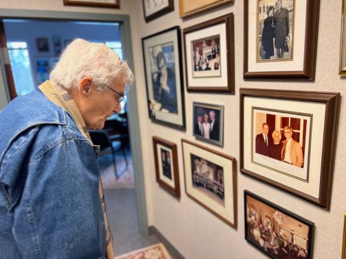 Former Sen. Rudy Boschwitz gives a tour of his Wayzata office (Photo by Lonny Goldsmith/TC Jewfolk).