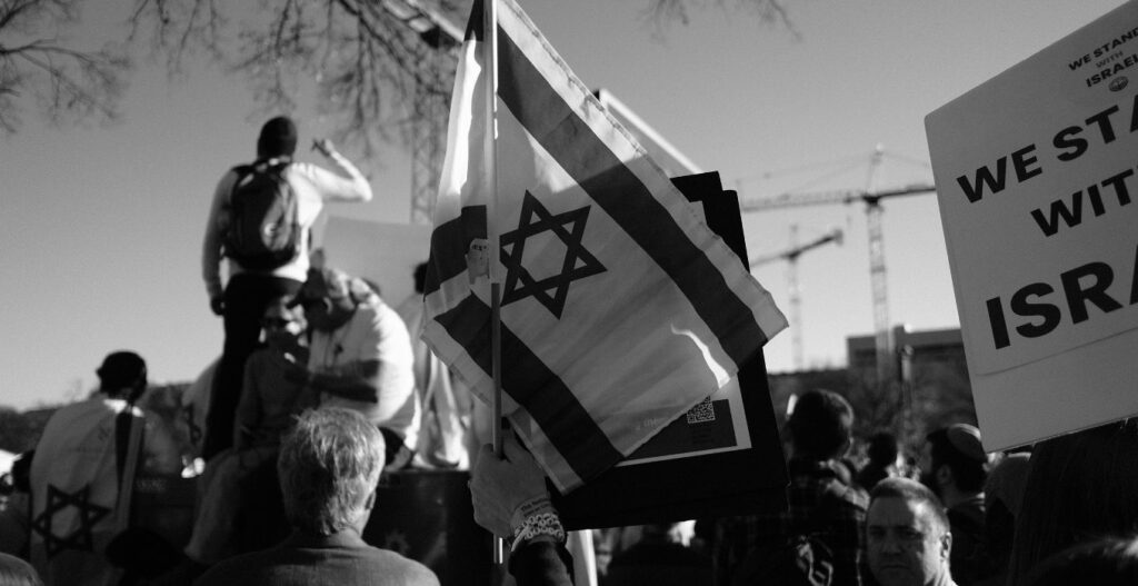 Black and white photo of the Israeli flag. Photo by Lev Gringauz/TC Jewfolk.