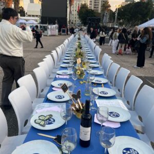 The empty dining table in Hostage Square. (Photo by Lonny Goldsmith/TC Jewfolk).