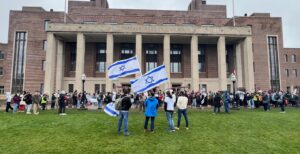 Israel supporters in front of Coffman Union with nearly 200 pro-Palestine protesters behind them on the steps. (Photo by Lonny Goldsmith/TC Jewfolk).