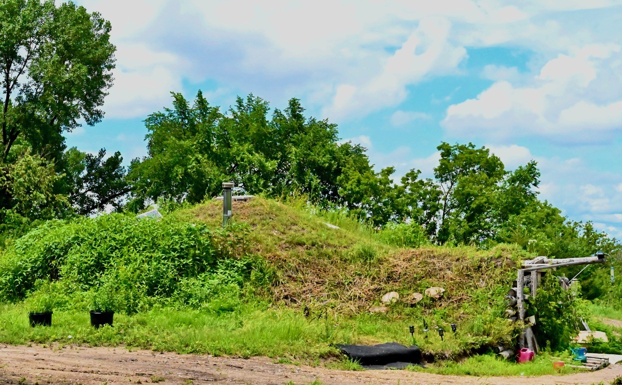 Outdoor earth lodge (Photo by Minnesota Repair Community member John Kellen)