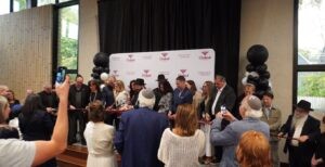 A group of rabbis, rebbetzins, donors and supporters cut the ribbon at the Minneapolis Chabad's Center for Jewish Life and the Allan & Loni Stillerman Family Campus (Lonny Goldsmith/TC Jewfolk).