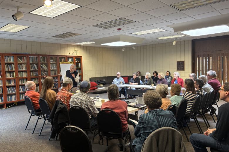 Earl Schwartz teaches during FolkLab's 2026 Engage!