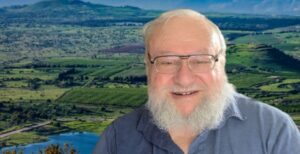 Rabbi Yosi Gordon with one of his Zoom backgrounds during a recent class. (Courtesy)