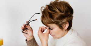 A woman with the "Karen" haircut.
